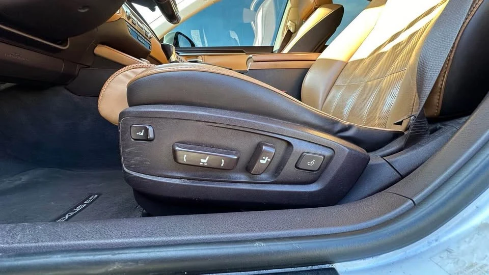 2016 Lexus ES 6th Gen - Image 14 of 19