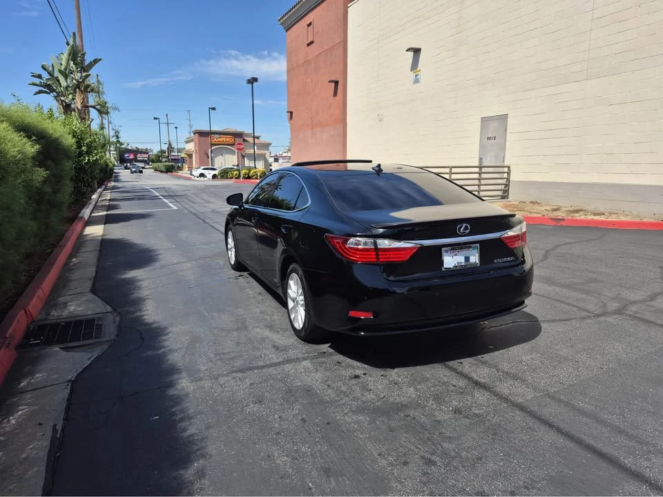 2016 Lexus ES 6th Gen - Image 3 of 17