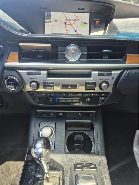 2016 Lexus ES 6th Gen - Image 14 of 17