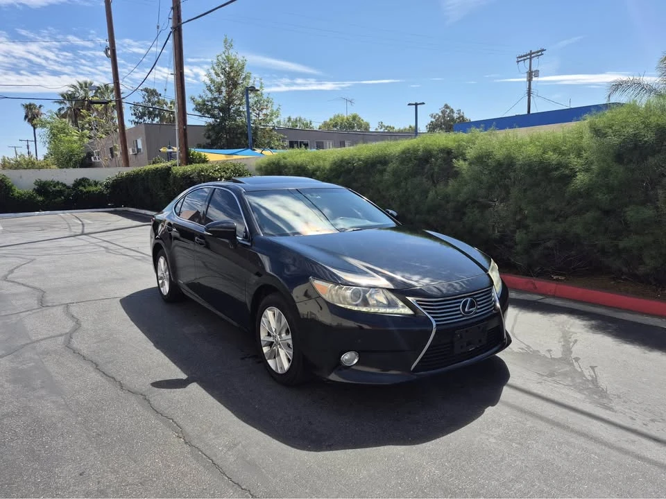 2016 Lexus ES 6th Gen - Image 17 of 17