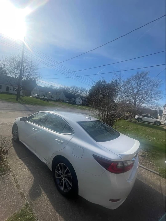 2016 Lexus ES 6th Gen - Image 10 of 13