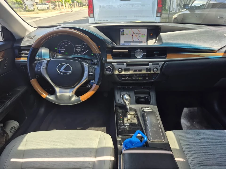 2016 Lexus ES 6th Gen - Image 12 of 17