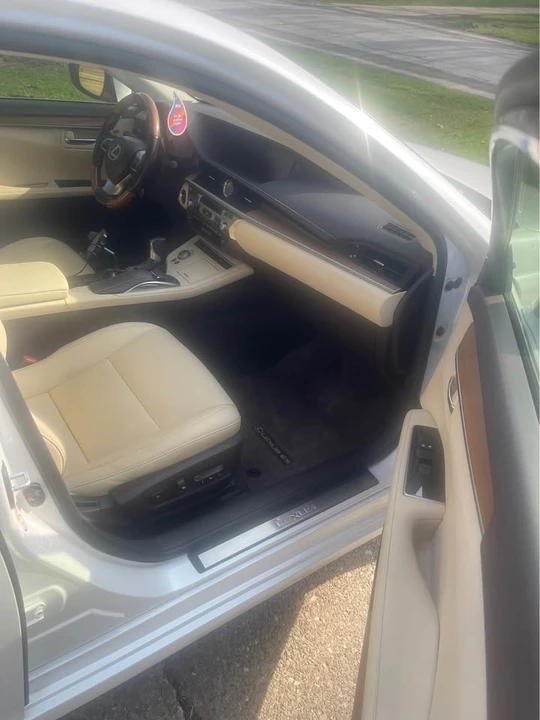 2016 Lexus ES 6th Gen - Image 5 of 13