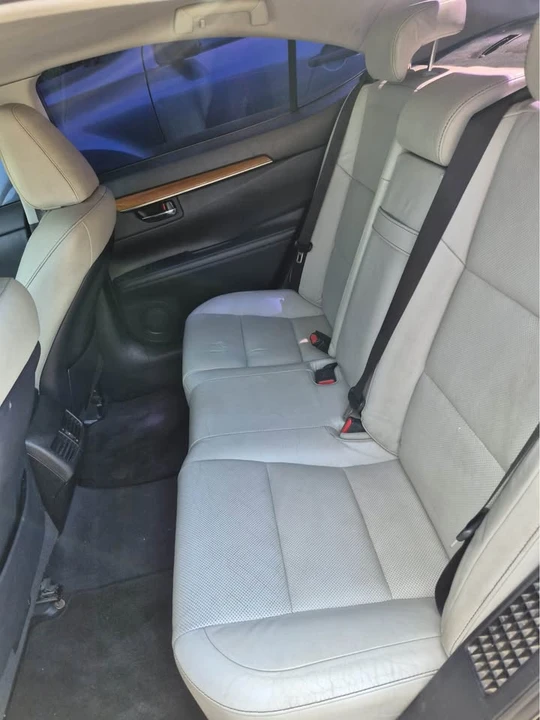 2016 Lexus ES 6th Gen - Image 10 of 17
