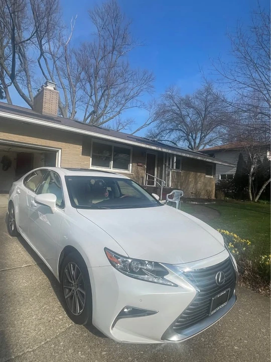 2016 Lexus ES 6th Gen - Image 12 of 13