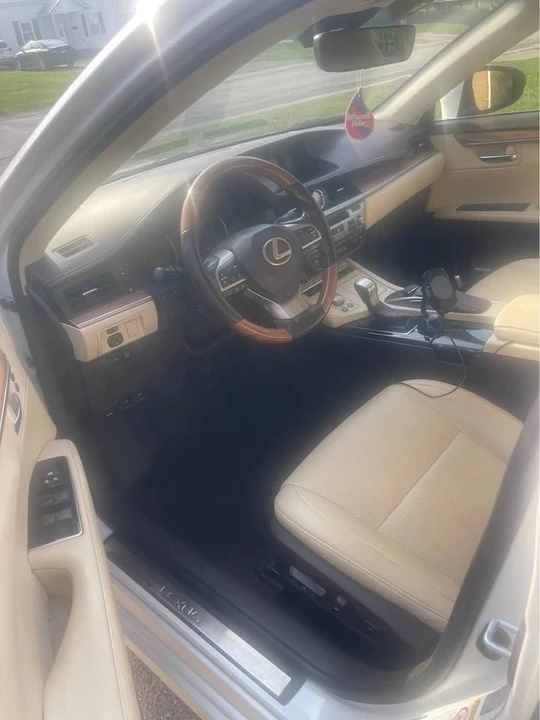 2016 Lexus ES 6th Gen - Image 6 of 13