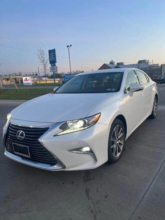 2016 Lexus ES 6th Gen - Image 4 of 20