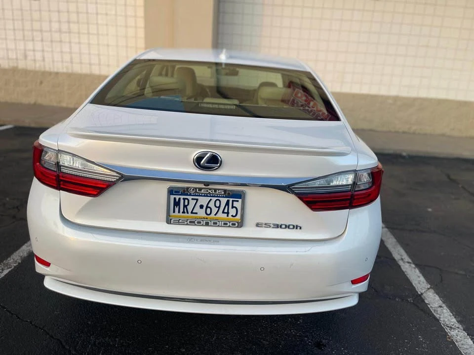 2016 Lexus ES 6th Gen - Image 15 of 20