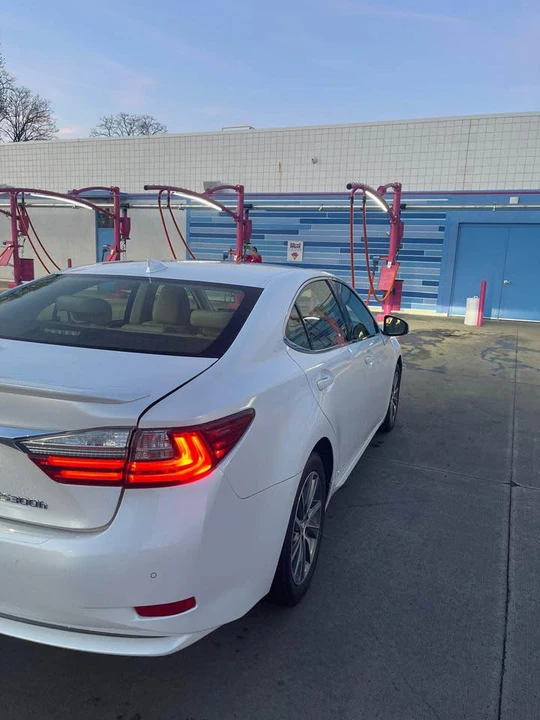 2016 Lexus ES 6th Gen - Image 2 of 20