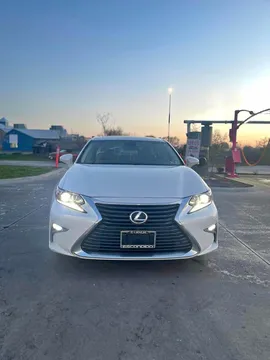 2016 Lexus ES 300h Luxury Sedan