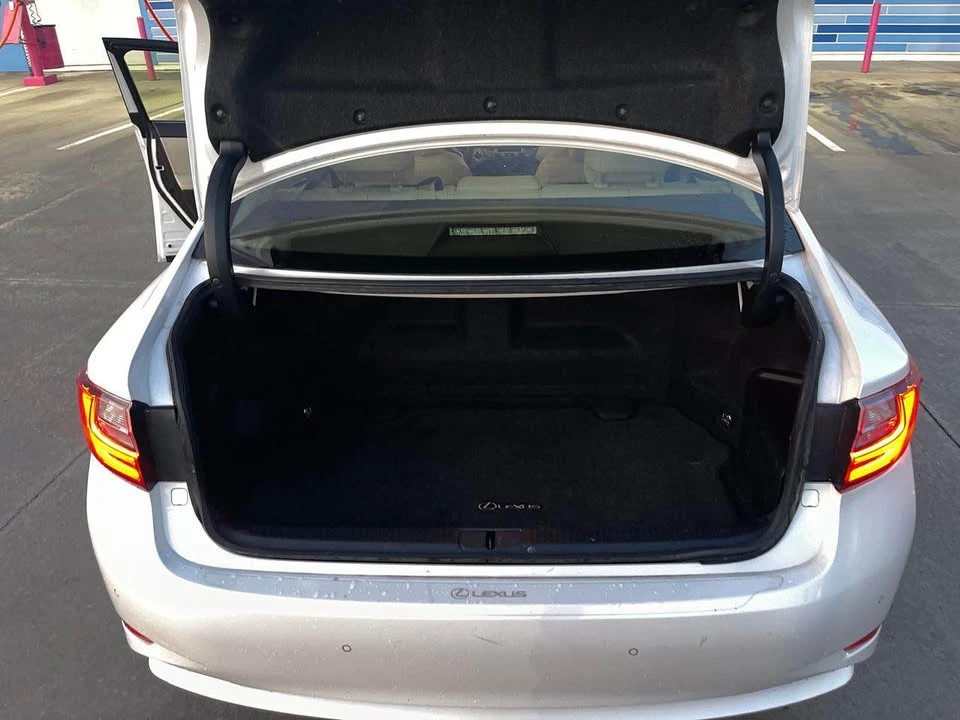 2016 Lexus ES 6th Gen - Image 17 of 20