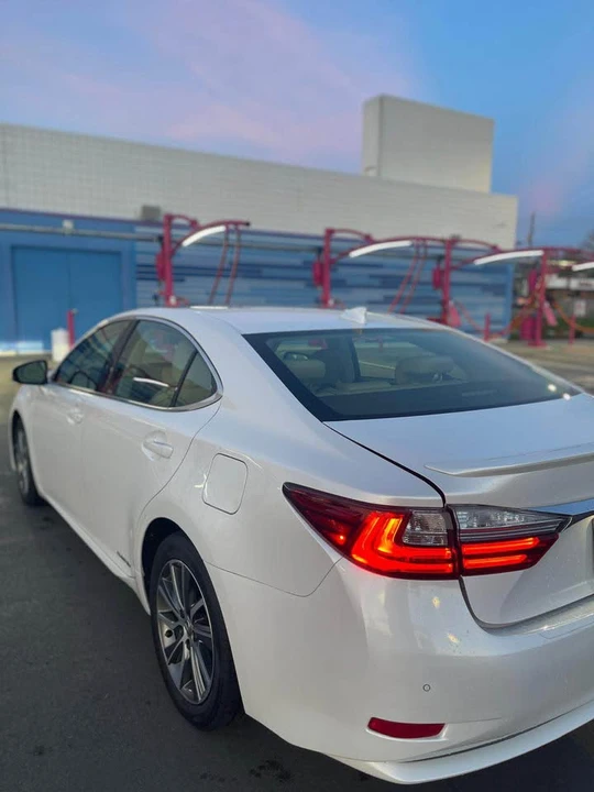 2016 Lexus ES 6th Gen - Image 3 of 20