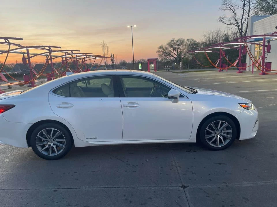 2016 Lexus ES 6th Gen - Image 6 of 20