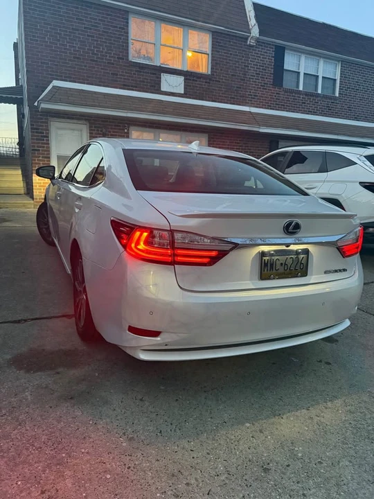 2016 Lexus ES 6th Gen - Image 5 of 6