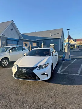 2016 Lexus ES 300h Luxury Sedan