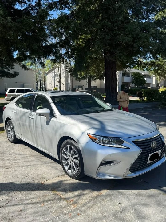 2016 Lexus ES 6th Gen - Image 6 of 8