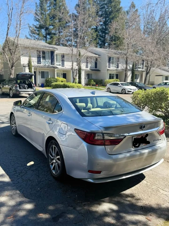 2016 Lexus ES 6th Gen - Image 2 of 8