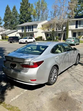2016 Lexus ES 300h Sedan