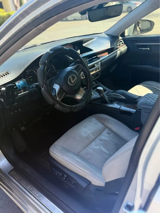 2016 Lexus ES 6th Gen - Image 5 of 8
