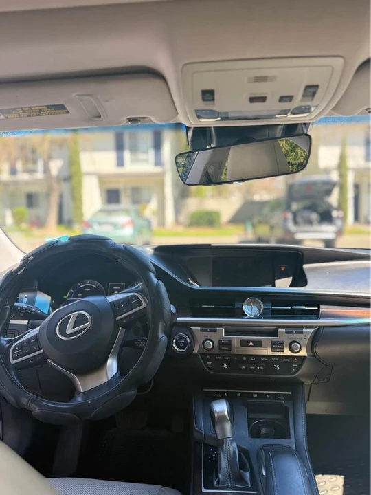 2016 Lexus ES 6th Gen - Image 3 of 8