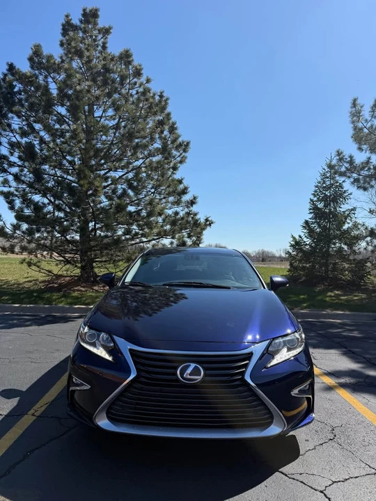 2016 Lexus ES 6th Gen - Image 2 of 14