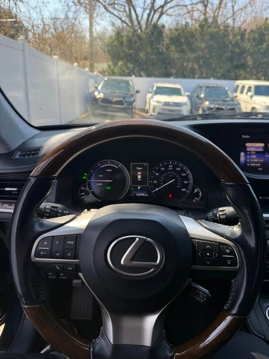 2016 Lexus ES 6th Gen - Image 14 of 14