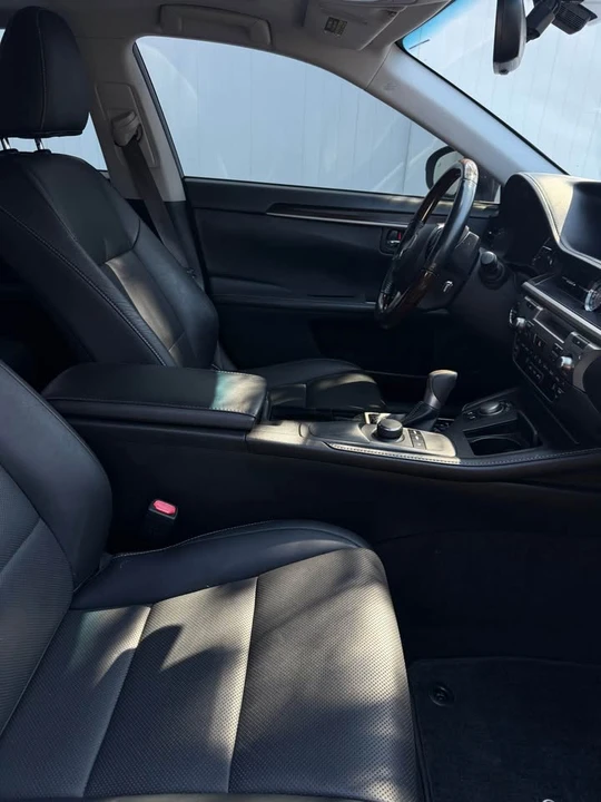 2016 Lexus ES 6th Gen - Image 11 of 14