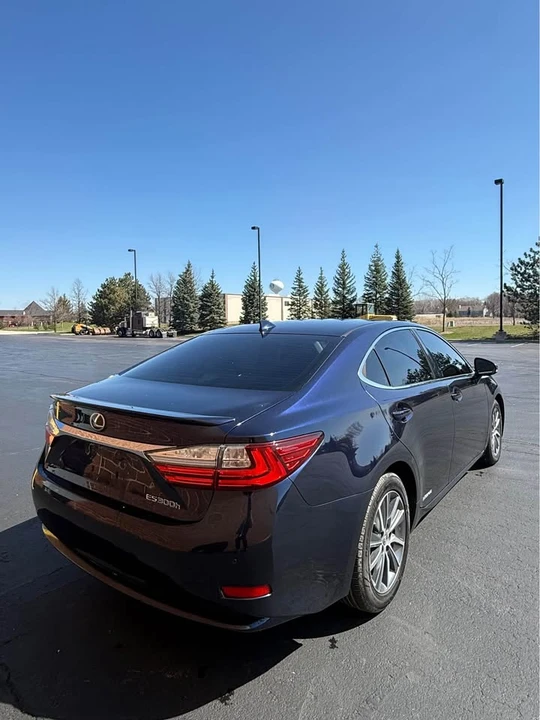 2016 Lexus ES 6th Gen - Image 5 of 14