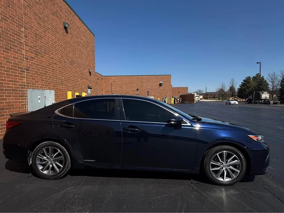 2016 Lexus ES 6th Gen - Image 4 of 14