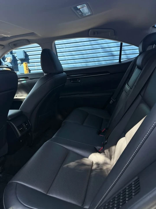 2016 Lexus ES 6th Gen - Image 8 of 14
