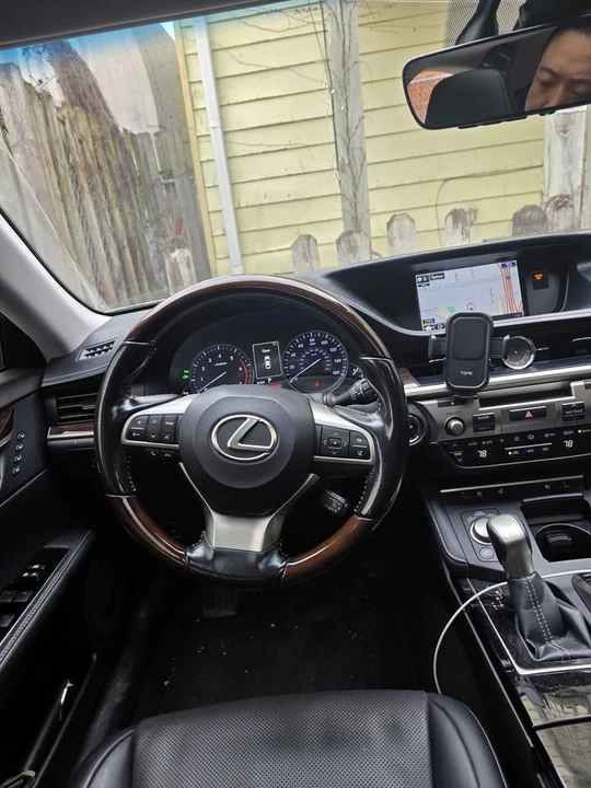 2016 Lexus ES 6th Gen - Image 3 of 8