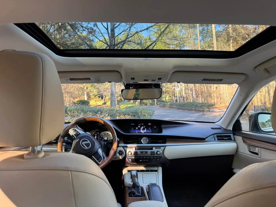 2016 Lexus ES 6th Gen - Image 11 of 20