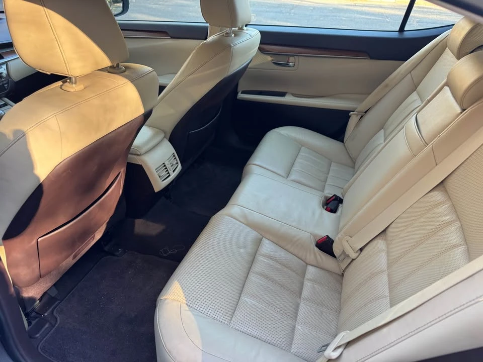 2016 Lexus ES 6th Gen - Image 10 of 20
