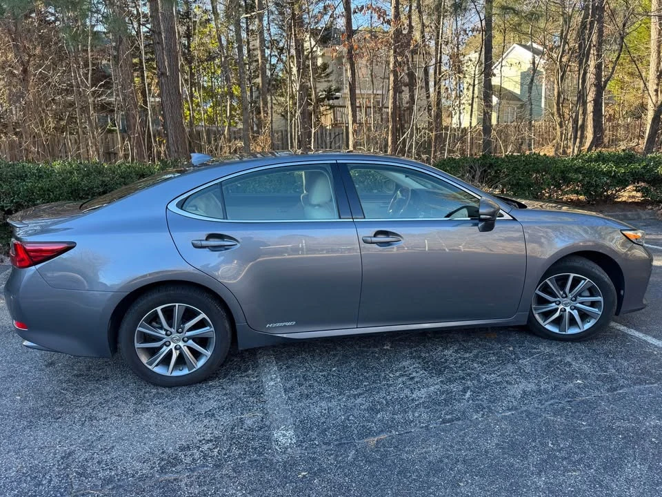 2016 Lexus ES 6th Gen - Image 4 of 20