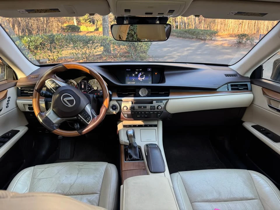 2016 Lexus ES 6th Gen - Image 12 of 20