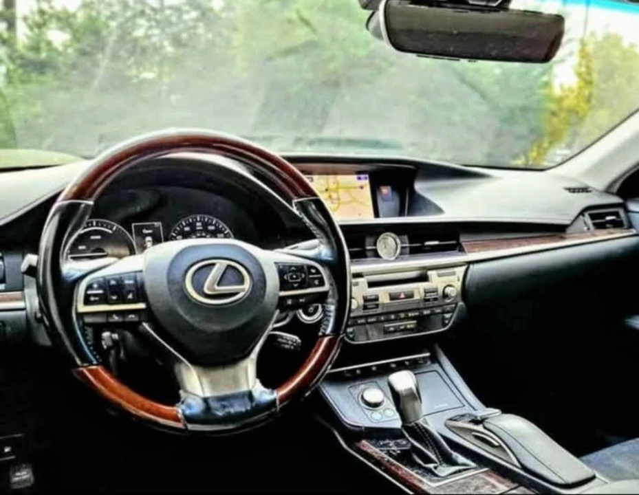 2016 Lexus ES 6th Gen - Image 7 of 19