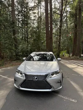 2016 Lexus ES 300h Ultra Luxury Sedan