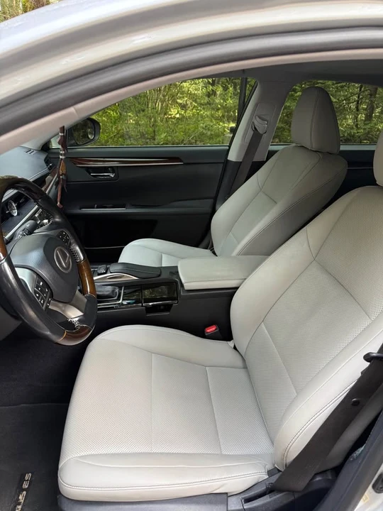 2016 Lexus ES 6th Gen - Image 9 of 16