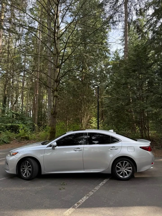 2016 Lexus ES 6th Gen - Image 3 of 16