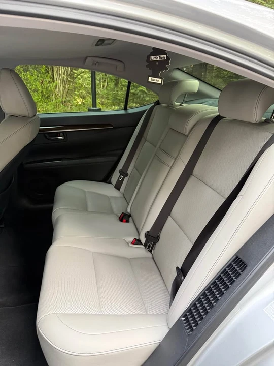 2016 Lexus ES 6th Gen - Image 13 of 16