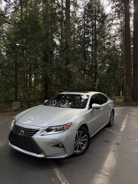 2016 Lexus ES 6th Gen - Image 2 of 16