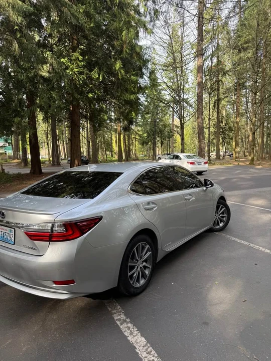 2016 Lexus ES 6th Gen - Image 6 of 16