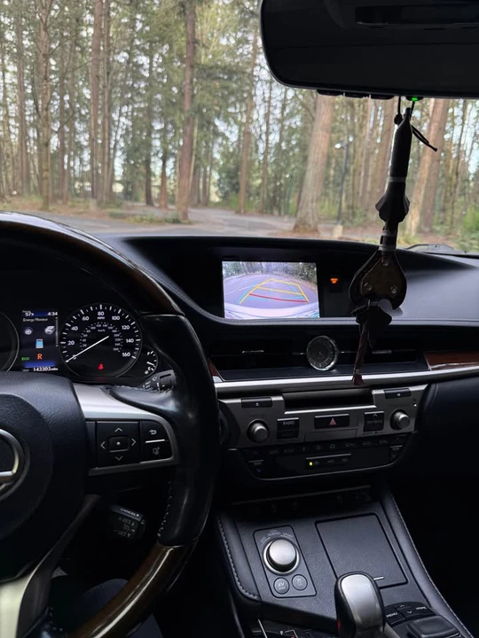 2016 Lexus ES 6th Gen - Image 15 of 16