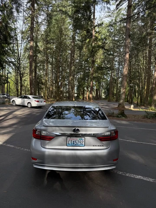 2016 Lexus ES 6th Gen - Image 5 of 16