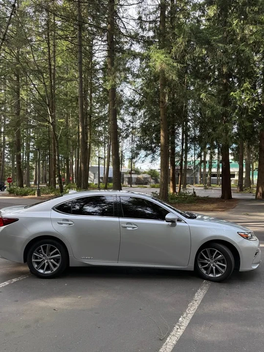 2016 Lexus ES 6th Gen - Image 7 of 16