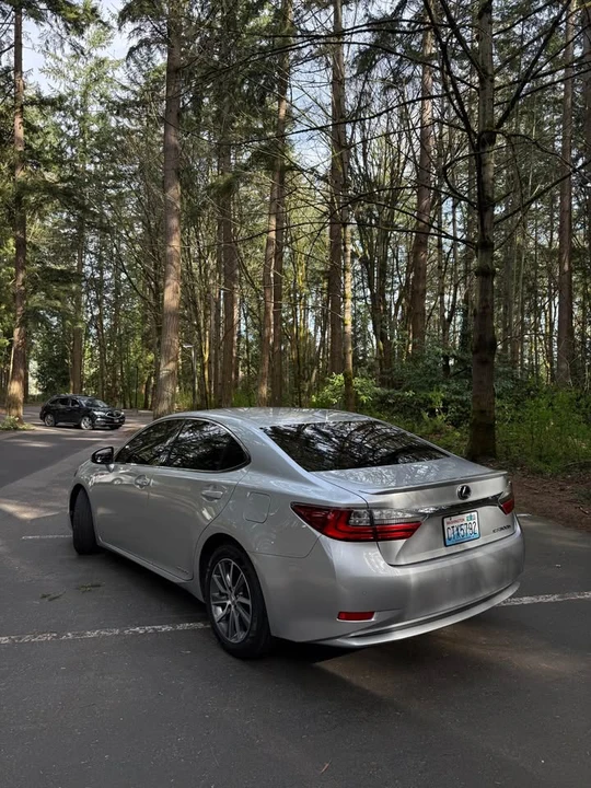 2016 Lexus ES 6th Gen - Image 4 of 16