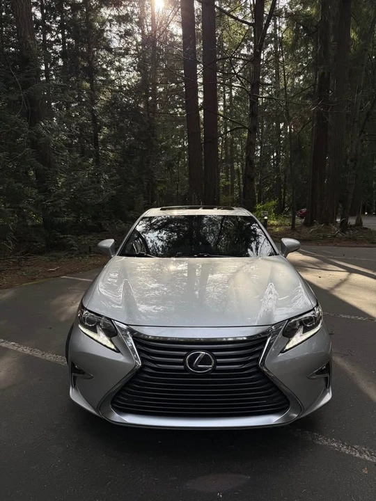 2016 Lexus ES 6th Gen - Image 8 of 16