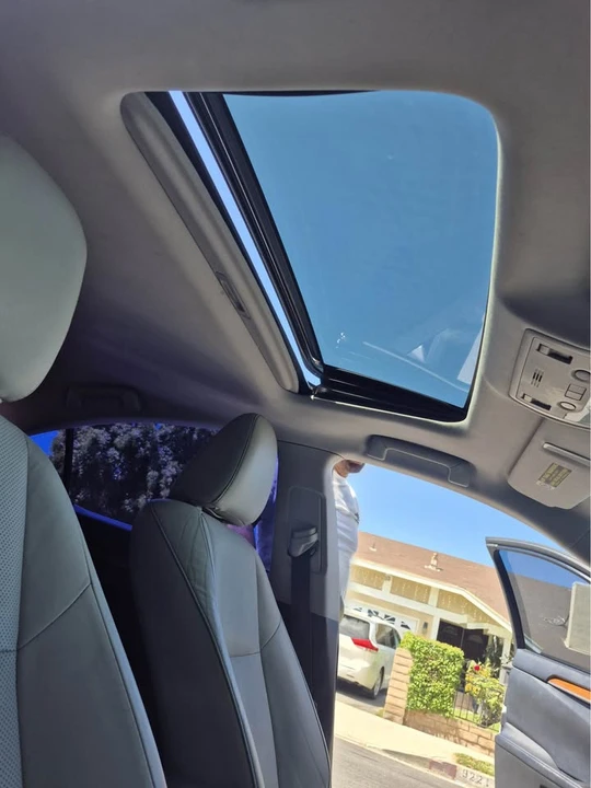 2016 Lexus ES 6th Gen - Image 10 of 12