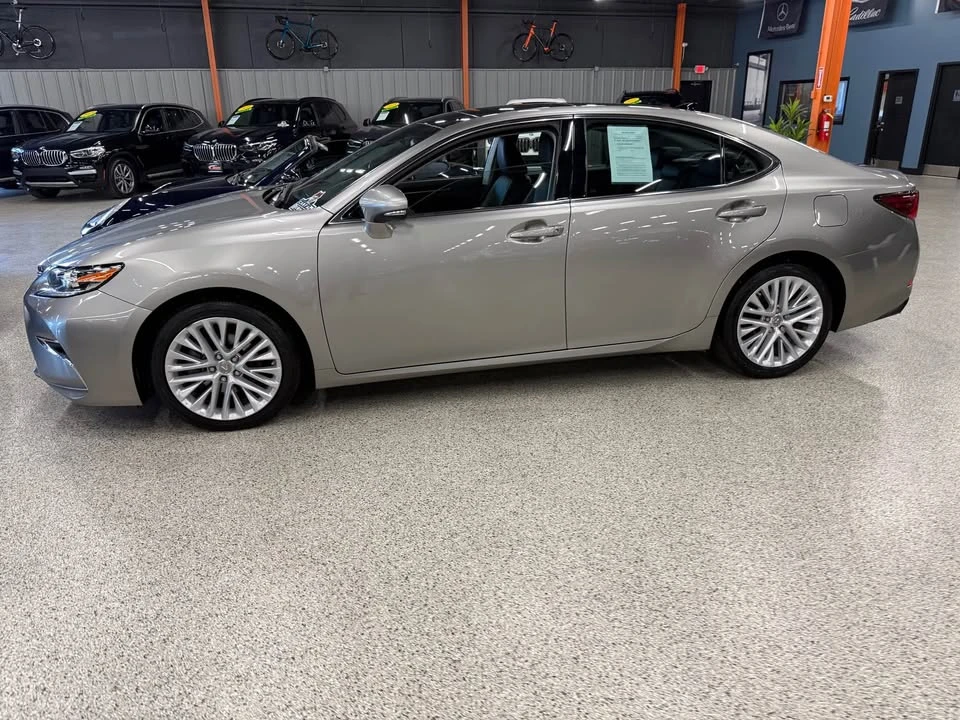 2016 Lexus ES 6th Gen - Image 3 of 7