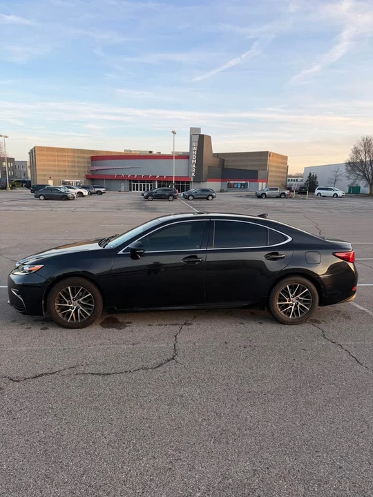 2016 Lexus ES 6th Gen - Image 3 of 9